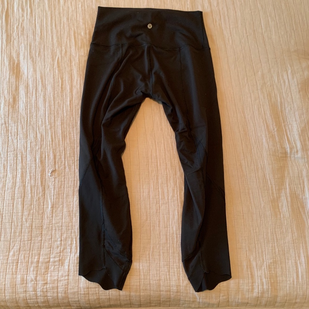 Lululemon scalloped edge mesh crop